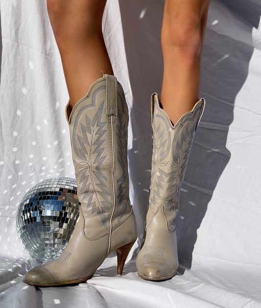 JEENZ BOOTS Vintage Stiletto Boots in CREAM - SIZE 5. READ DESCRIPTION BEFORE PURCHASING