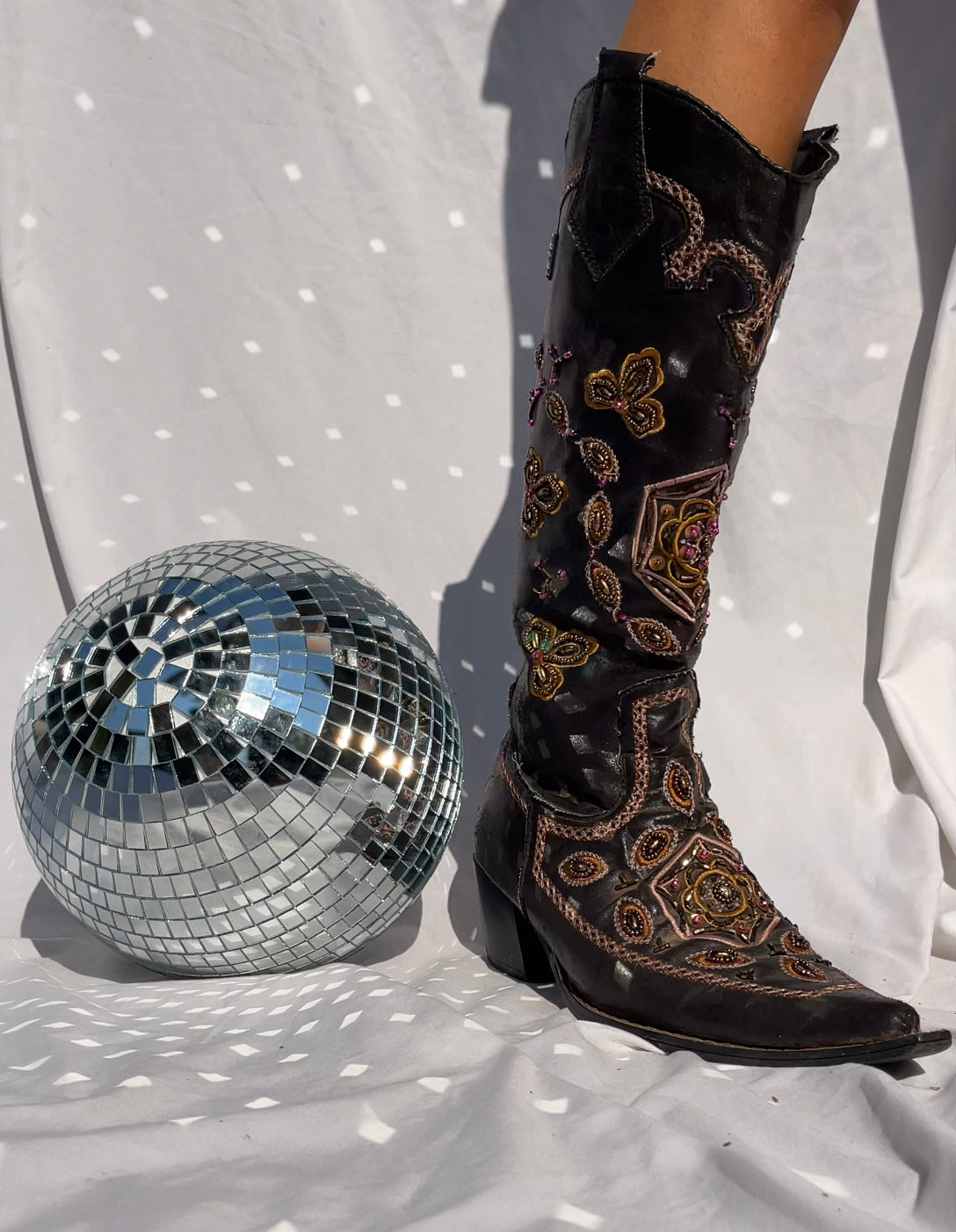 WANTED Vintage Beaded Cowboy Boots - BROWN, SIZE 6