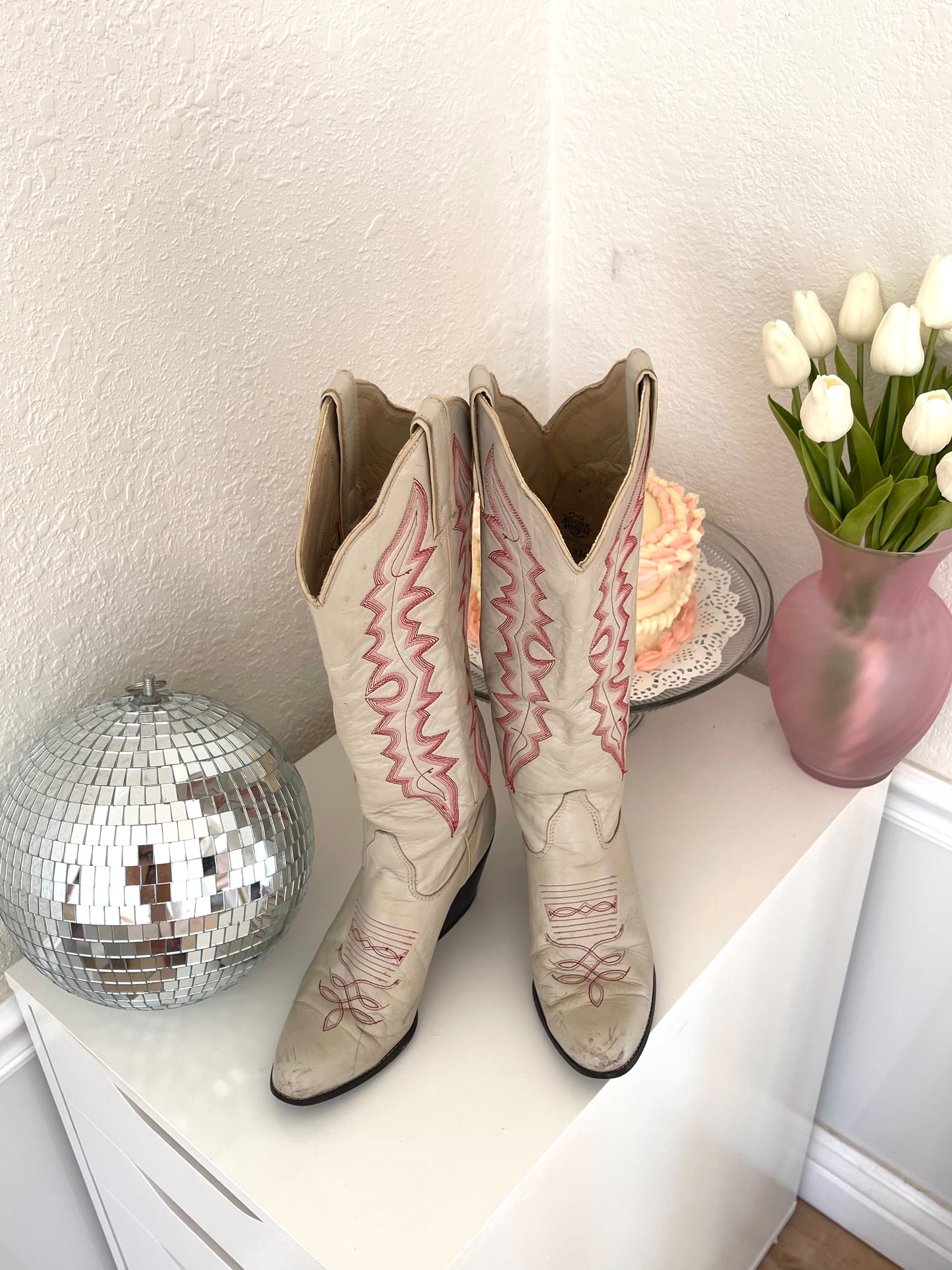 Vintage Cowboy Boots Ivory w/ Pink Stitching